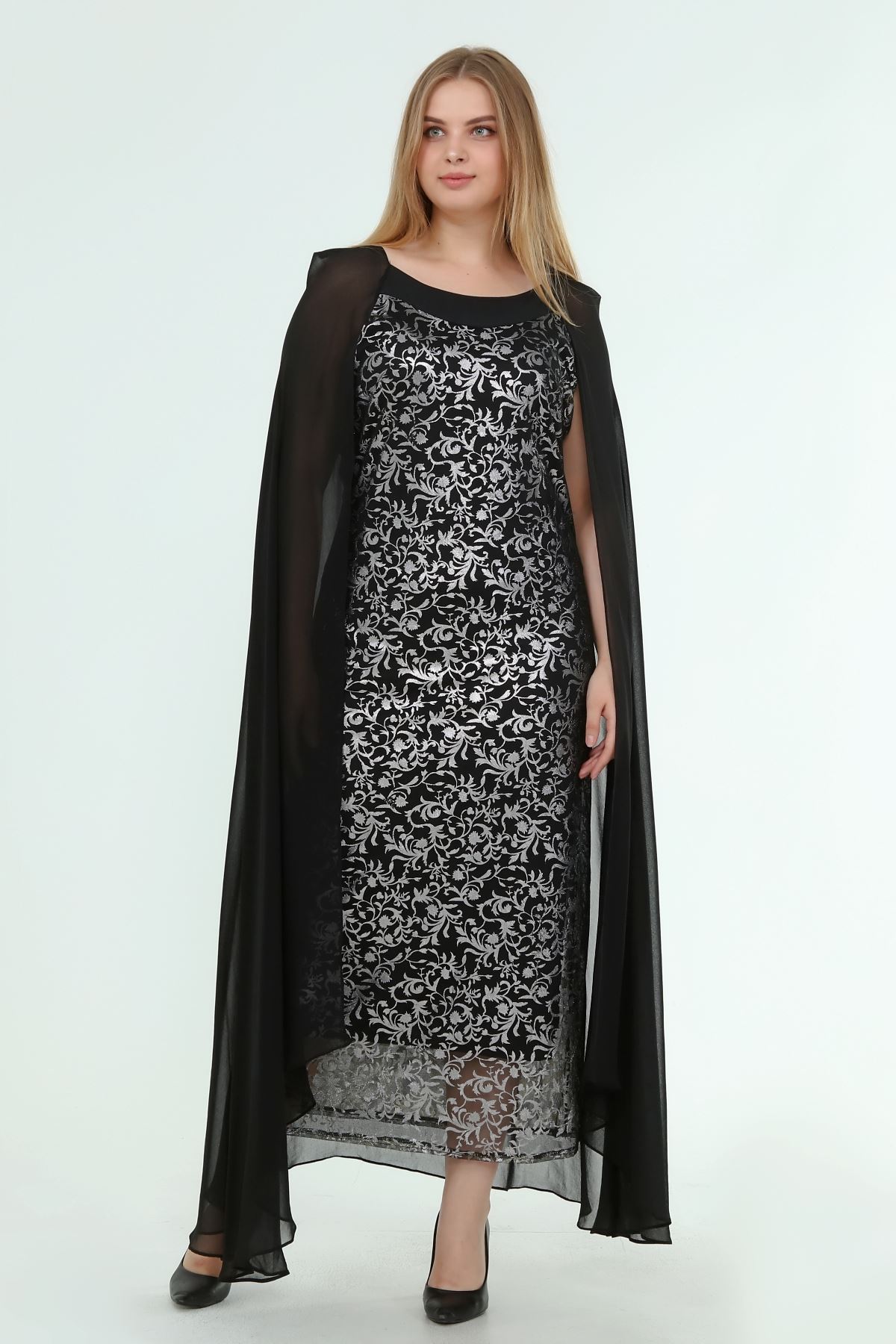 Kadın Büyük Beden Siyah Gümüş Desenli Pelerinli Gece Elbise  A1-4051