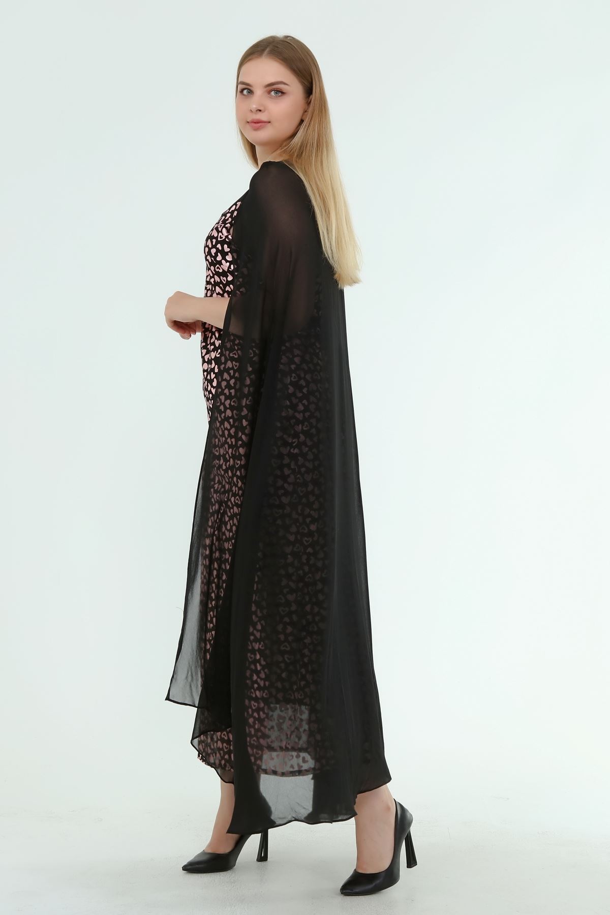 Kadın Büyük Beden Siyah Desenli Pelerinli Gece Elbisesi  A1-4053