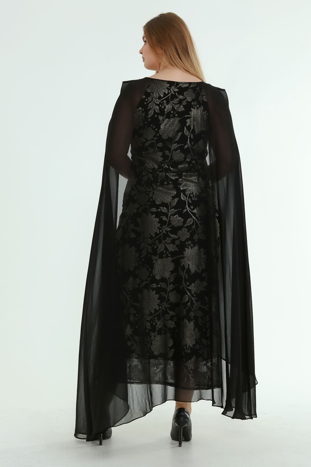 Kadın Büyük Beden Siyah Desenli Pelerinli Gece Elbisesi  A1-4052