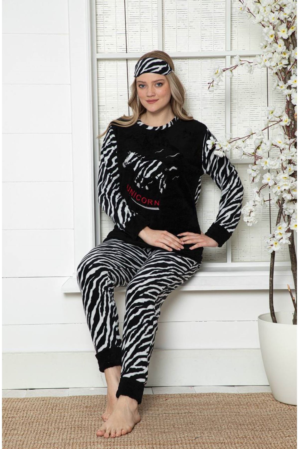 Kadın Desenli Siyah Kışlık Polar Pijama Takımı 9F-20004