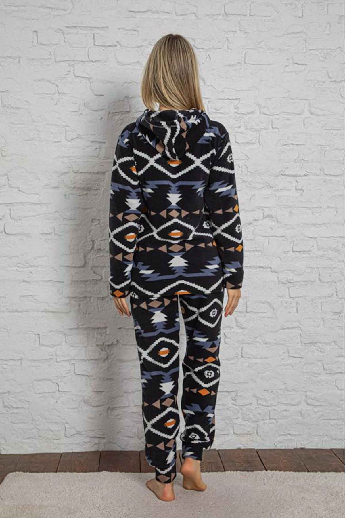 Kadın Siyah Desenli Kışlık Polar Pijama Takım 10K-3014-8