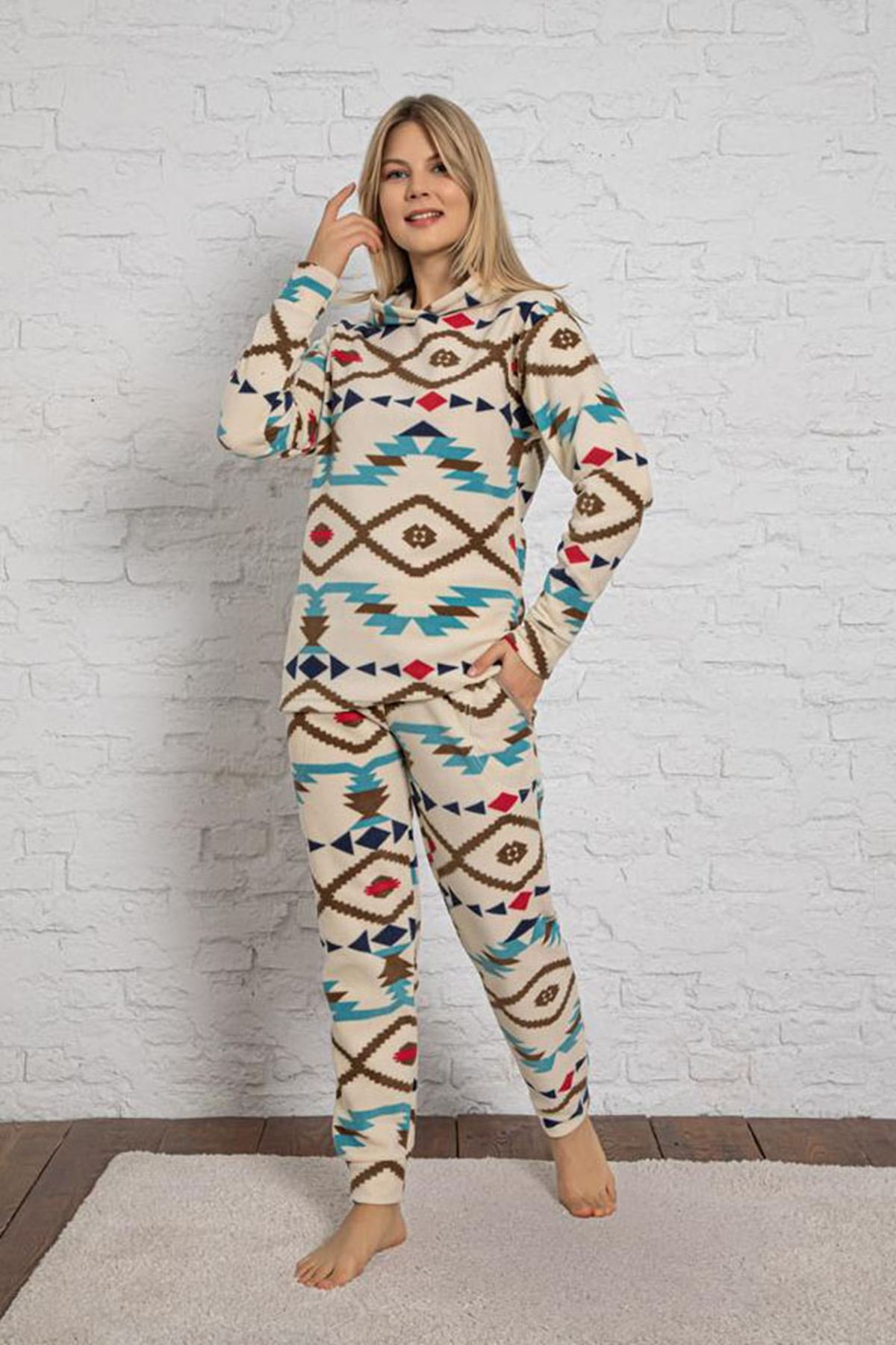 Kadın Bej Desenli Kışlık Polar Pijama Takım 10K-3014P