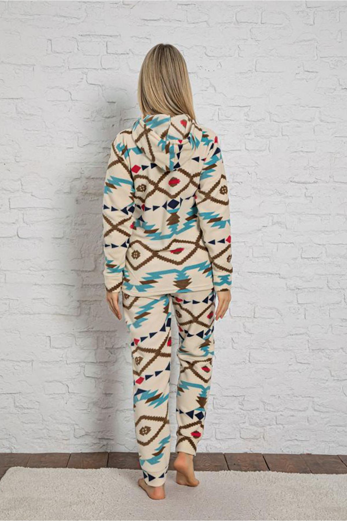 Kadın Bej Desenli Kışlık Polar Pijama Takım 10K-3014P