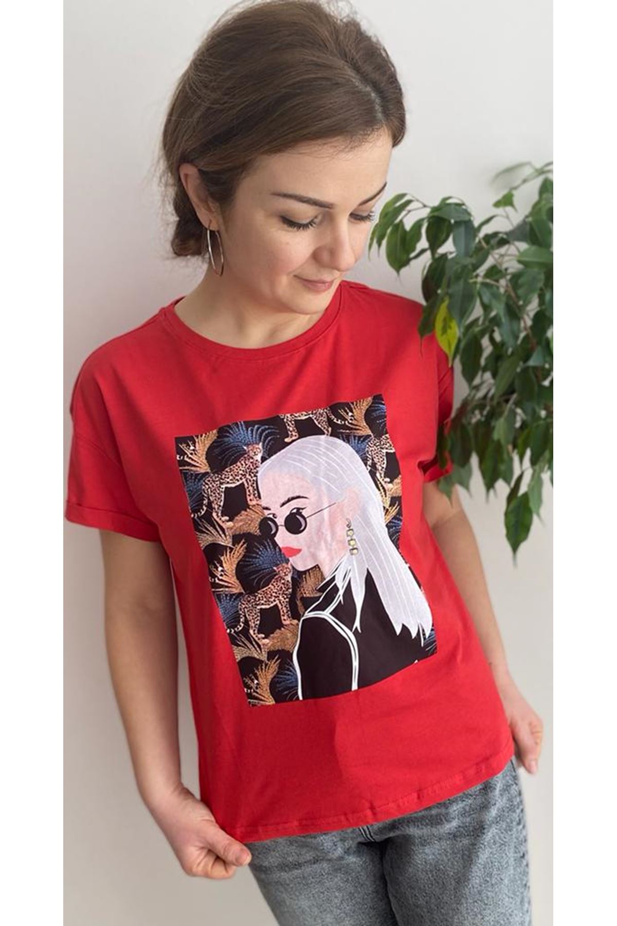 Kadın Kırmızı Taş İşlemeli Pamuklu T-Shirt 4C-5035