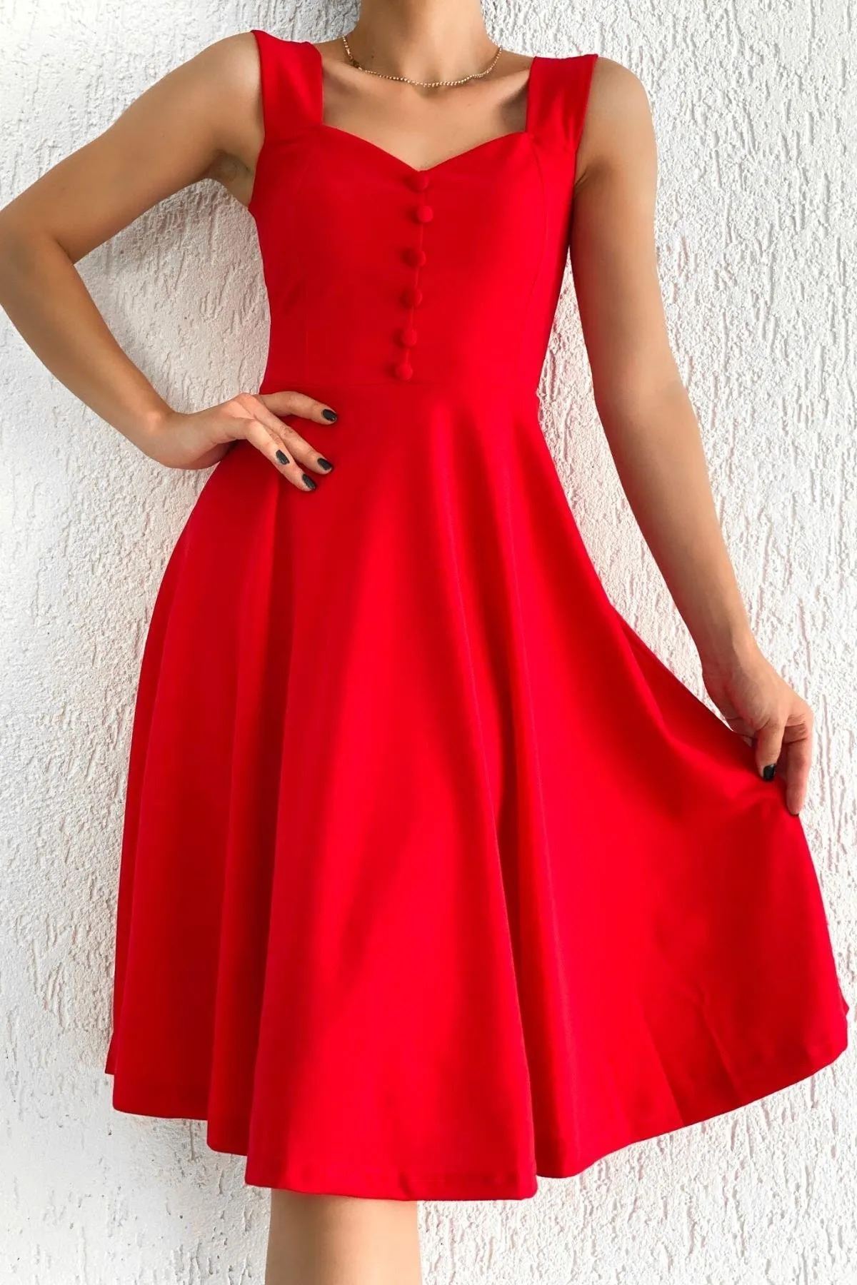 Kadın  Askılı Kırmızı Krep Kumaş Düğmeli Midi Kloş Elbise 14D-2103