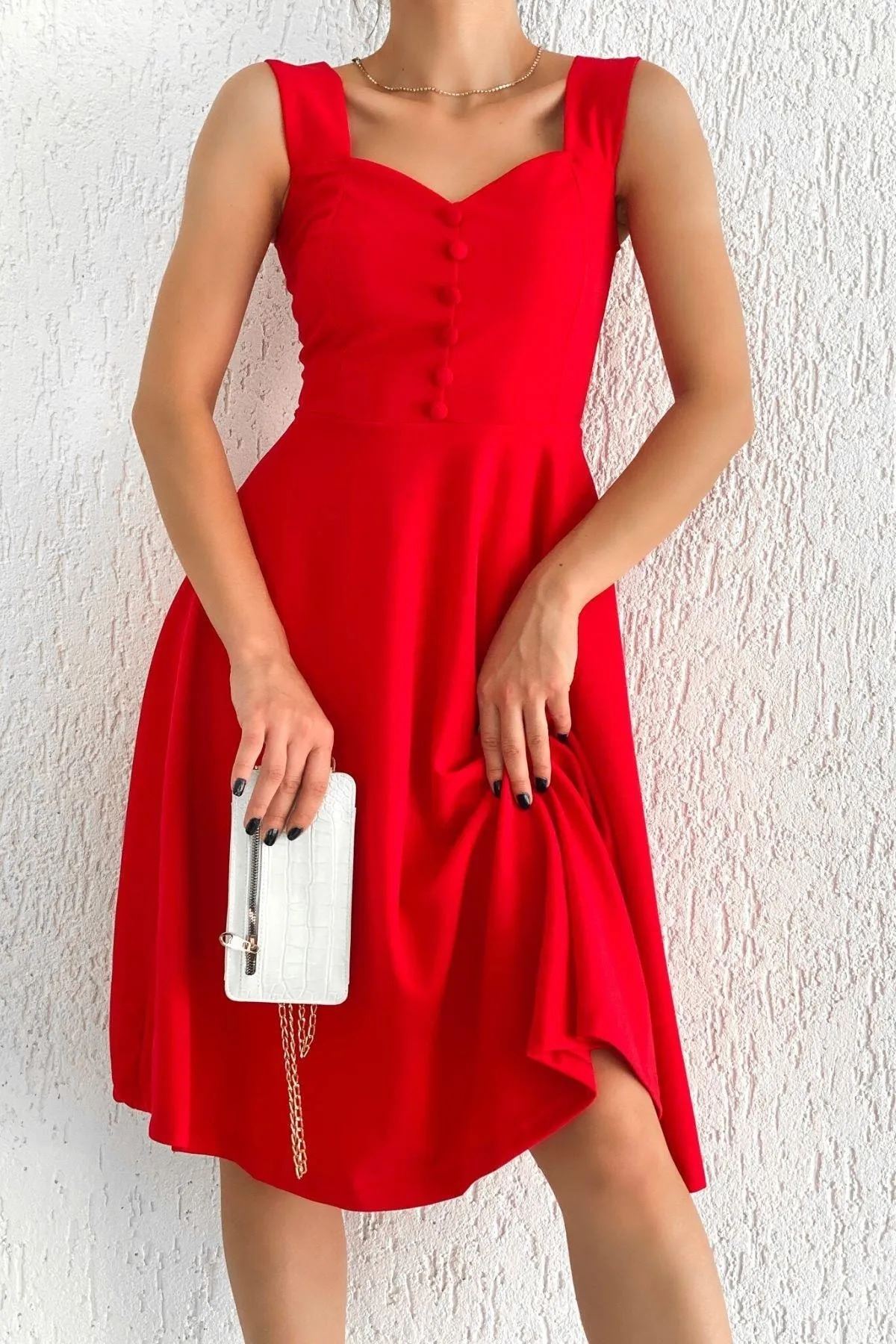 Kadın  Askılı Kırmızı Krep Kumaş Düğmeli Midi Kloş Elbise 14D-2103
