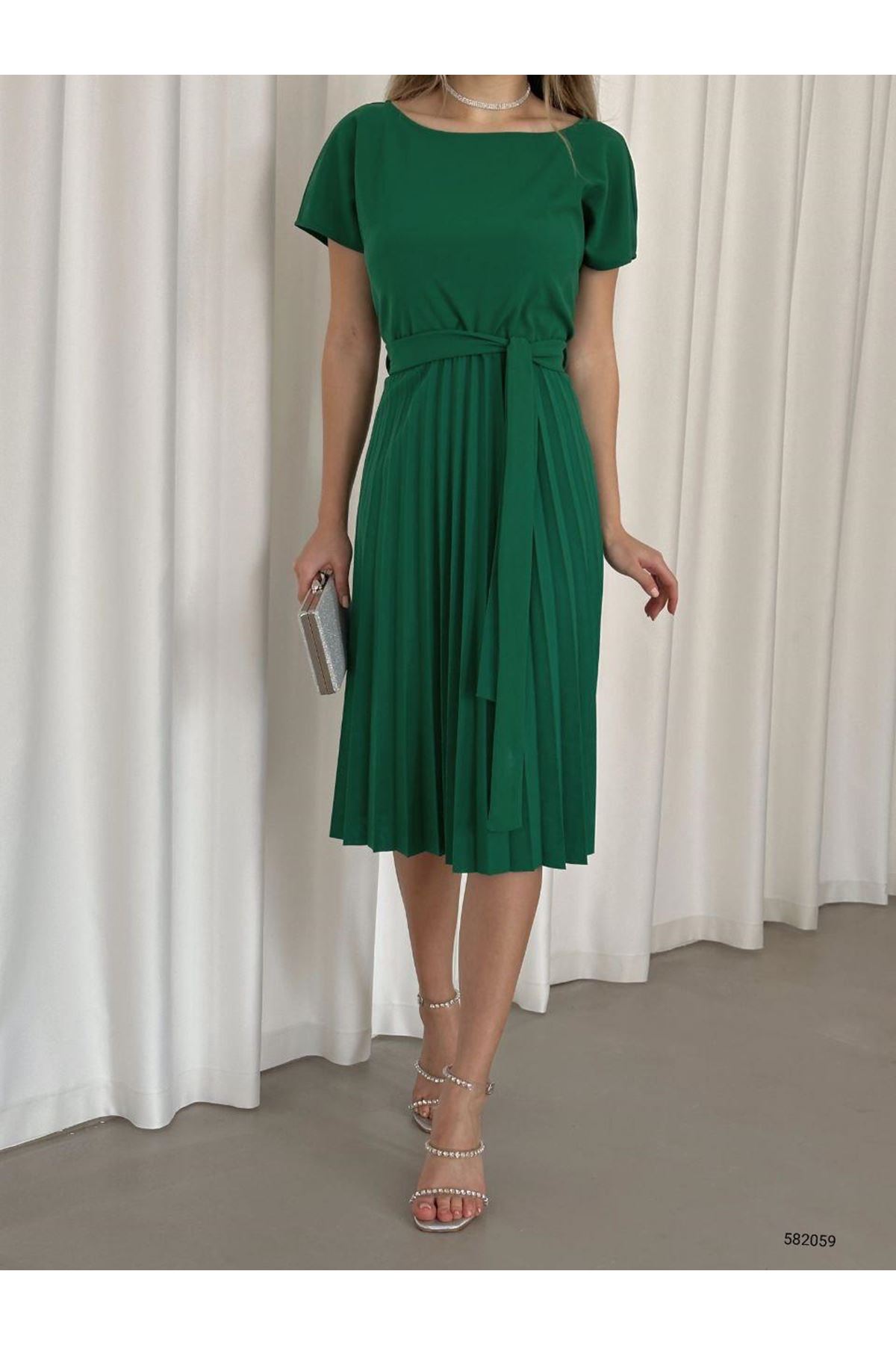 Kadın Yeşil Krep Kumaş Pliseli Kuşaklı Dizaltı Elbise 2E-2125