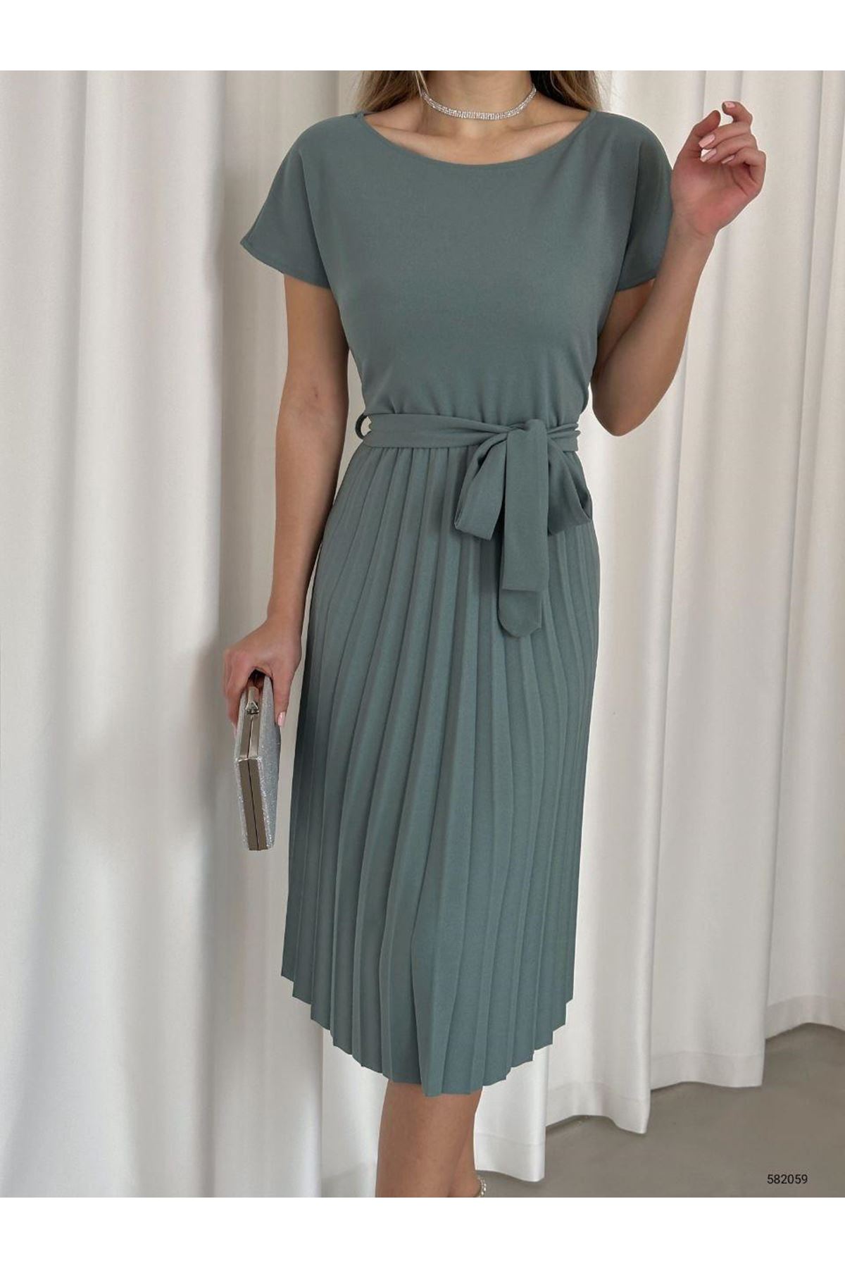Kadın Mint Krep Kumaş Pliseli Kuşaklı Dizaltı Elbise 2E-2128