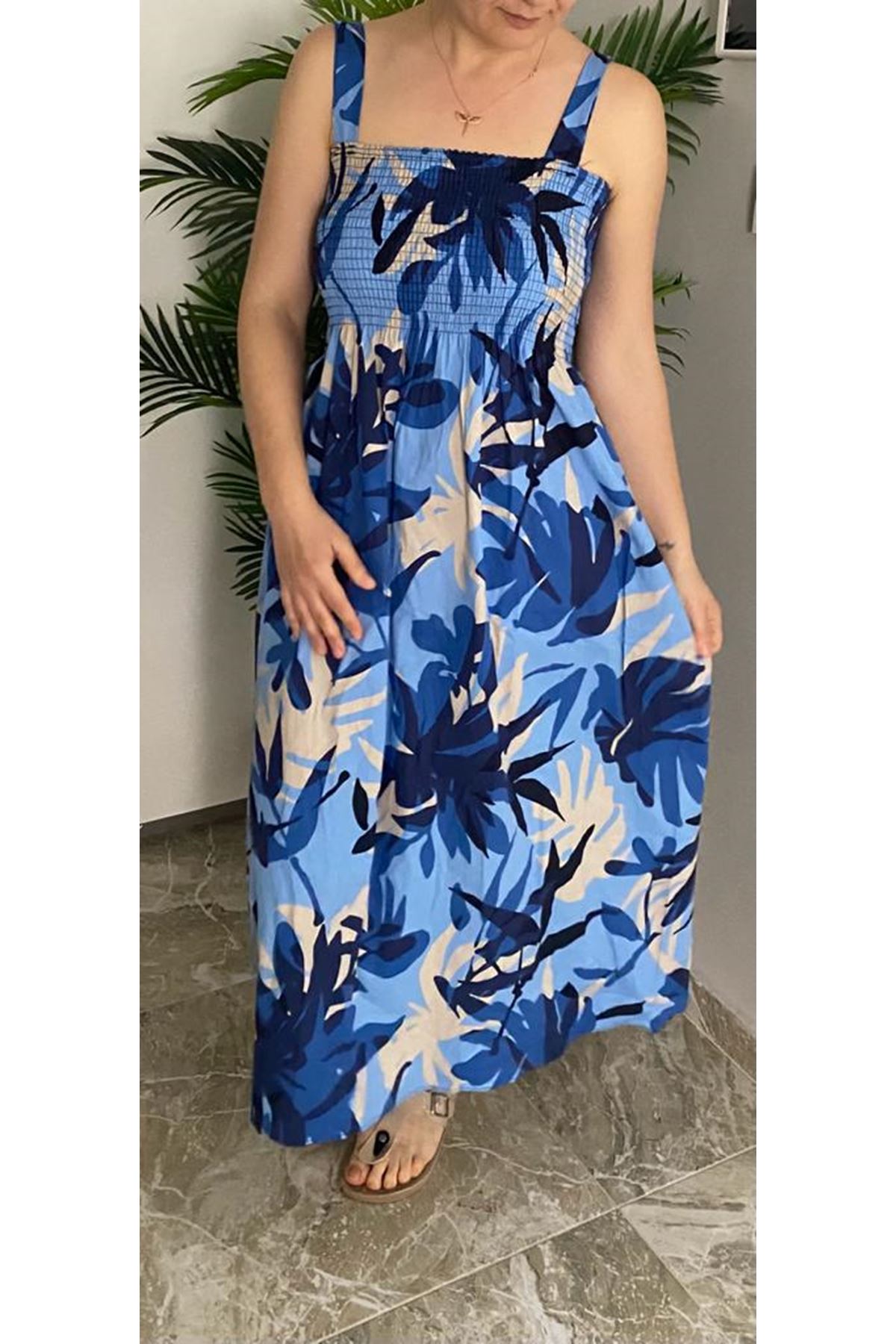 Kadın Askılı Gipeli Mavi Desenli Yazlık Uzun Elbise 12K-2148
